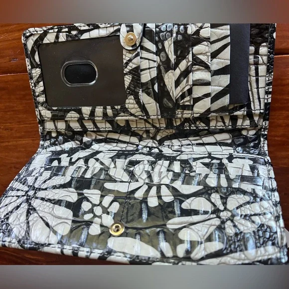 NWT Brahmin Ady in Daisy Batik Melbourne Wallet